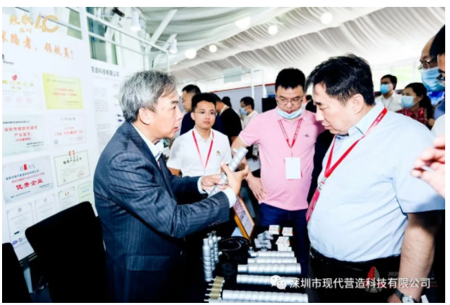 現(xiàn)代營造總經理谷明旺榮獲“行業(yè)領軍人物”稱號，新品“機械加工灌漿套筒”首次亮相